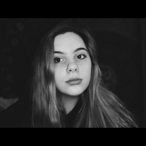 Meet your Posher, Ruth - Picture 1 of 1